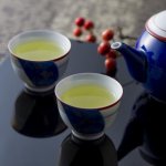 花粉症を抑えるには緑茶！？花粉症対策が期待できる飲み物や習慣を紹介！